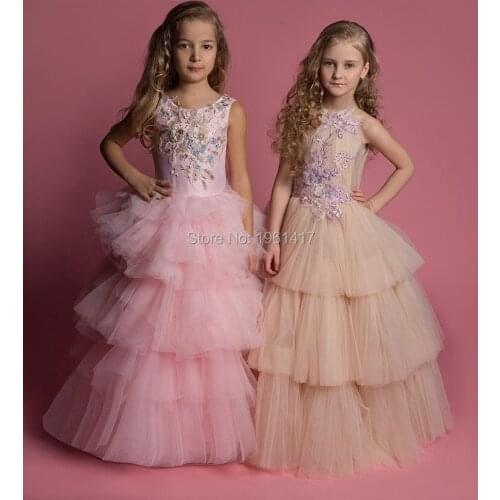 2020 Lovely Baby Flower Girls Dresses Tiered Lace Appliques Girl Pageant Dress V Neck Floor Length Girls Formal Gowns