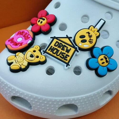 Sale PVC Shoe Accessories Smiley Face Flower Balloon Charm Buckle Decoration Crocodile Gibbs Childrens Party X-Mas Gift