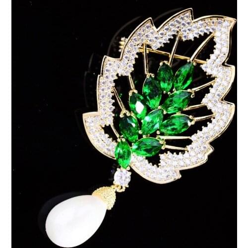 Luxury Design Cubic Zirconia Large Leaf Brooches for Women Coat Creative Elegant Dangle Pearl Brooch Pin New Korean Plant Broche
