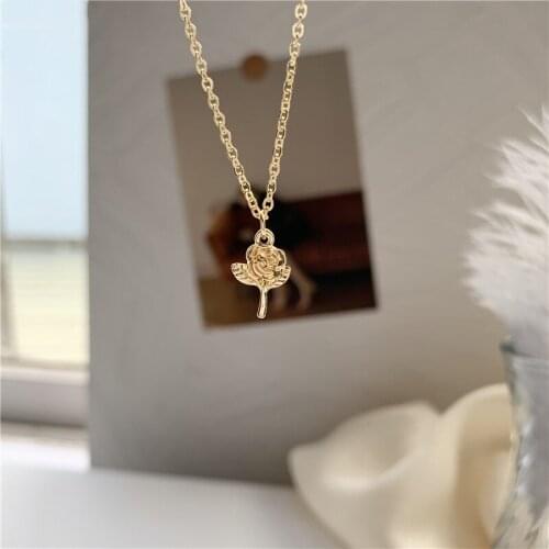 Romantic Elegant Solid Color Metal Rose Flower Petal Pendant Necklace Korean Petal Necklace for Women Girls Neck Collar Jewelry