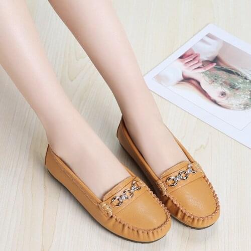 Spring genuine leather middle-aged mother shoes flat bottom new soft bottom casual low-heeled leather womens single shoes