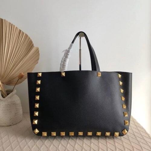 Fashion 2021 top quality luxury rivets genuine leather Handbag for women tote shopping bag