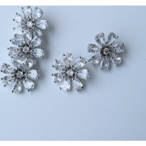 5pc/lot Shining crystal floral buttons Cubic zirconia button for shirt Decorative CZ sewing buttons for cashmere Knit cardigan