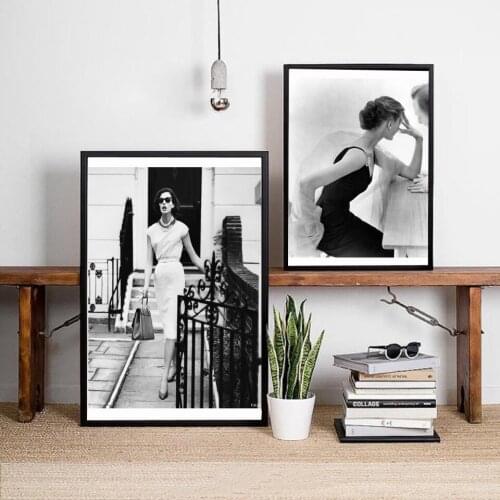 Fashion Retro Girl Poster Black and White Photography Print Portrait Canvas Painting Aesthetic Decorative Picture On The Wall