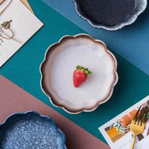 Japanese ceramic salad bowl, fruit bowl, breakfast bowl, small bowl, lovely strawberry bowl, tableware and creative bowl