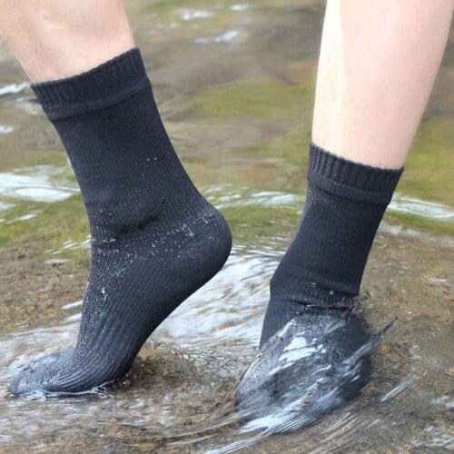 1Pair Mountaineering Waterproof Socks Outdoor Ski Wading Waterproof Men and Womens Socks Breathable Perspiration Windproof Warm