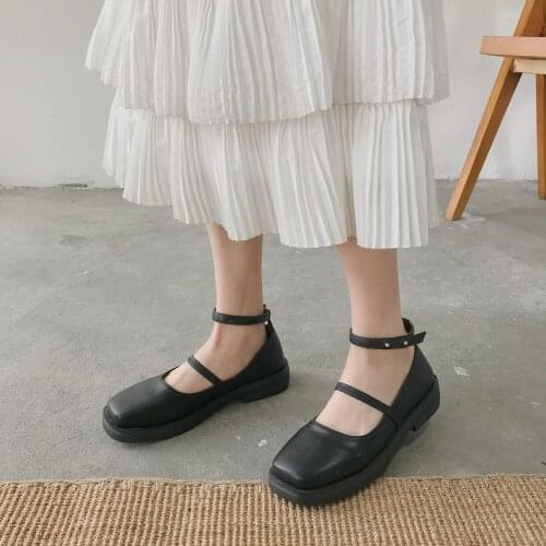 2021 spring and autumn new womens small leather shoes trend retro Japanese flat low heel shallow mouth fashion single shoes