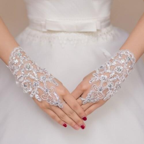 1 Pair 2 Styles White/Red/Beige Bridal Gloves Elegant Short Paragraph Rhinestone White Lace Glove Beautiful Wedding Accessories