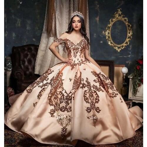 Princess Ball Gown Quinceanera Dresses Off Shoulder Sequins Lace Appliqued Sweet 16 Girls Prom Gowns 2021