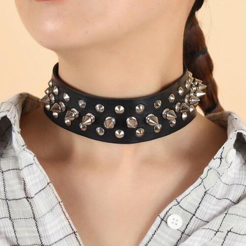 Tuhai Chokers On The Neck