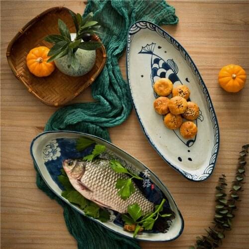 Hand-painted blue and white large fish plate braised fish oval mouth pottery clay ancient underglaze creative grilled fish plate