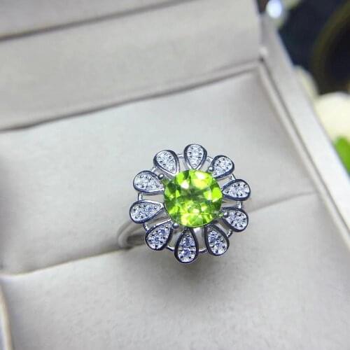 Shopkeepers recommend new products, natural olivine rings, green gems represent a good mood every day, 925 Sterling Silver