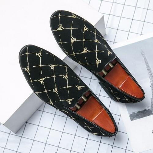 2021 Men Dress Shoes Men Leather shoes Luxury Fashion Groom Wedding Shoes Men Oxford Shoes Dress Mens Business Shoes Plus Siz