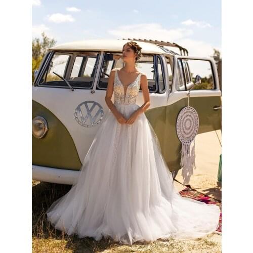 Bohemian Chick Beach Tulle Outdoor Wedding Dresses Lace Illusion V Neck Low Cut Back Bridal Gowns Shimmer Sequins Robe De Mariee