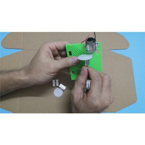 Self-made shake generator secondary accelerated device childrens physical science technology small-scale electrical experiments