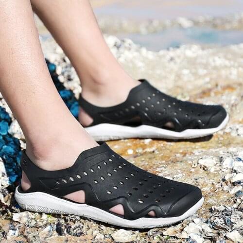 Men Sandals Summer Water Shoes Clogs Garden Shoe Beach Flat Sandals Lightwieght Soft Bottom Slippers Plus Size