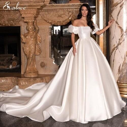 EVALOVE New Arrival Sexy Boat Neck Off the Shoulder Bride A-Line Wedding Dress Gorgeous Chapel Train Satin Princess Bridal Gown