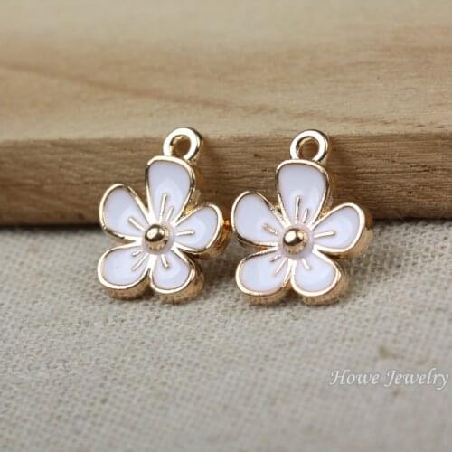 Wholesale 50 pcs Enamel Alloy Gold-color Jewelry White Flower Pendants charms for bracelet necklace DIY jewelry making