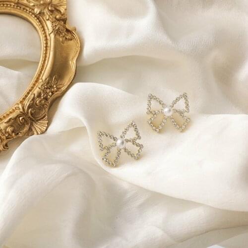 French Retro Small Pearl Bow Earrings Simple Lovely Temperament Earrings Elegant Ladies Jewelry