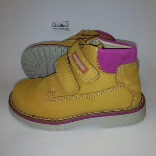Pablosky Panama-style girls boots in peach nubuck with two velocs