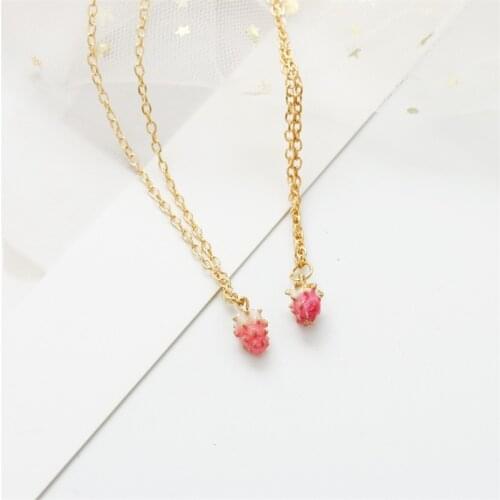 Orgin Summer Korean Kawaii Strawberry Pendant Necklace for Women Unique Design Fruit Necklace Everyday Jewelry Hot Wholesale