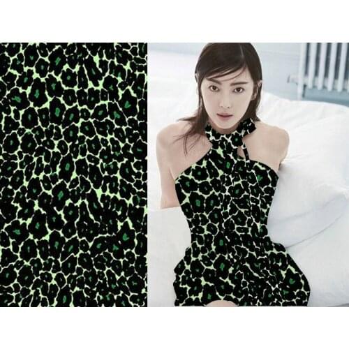 Tantalising green leopard print mulberry silk fabric pure silks satins material clothes skirt dress tissu Factory Wholesale