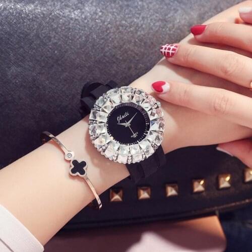 Women Wrist Watches Luxury Diamond Case Round Casual Women Gift Dress Quartz Watch Silicone Band Clock Montre Femme