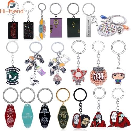 20Pcs/Lot TV Series Keychains Friends Stranger Things Hotel Room Pendants Key Chain For Movie Fans Jewelry Wholesale