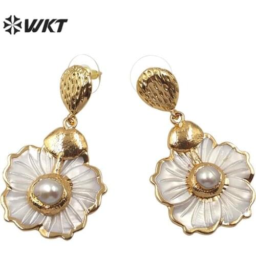 WT-E592 women white flower dangle earring with real pearl charm fashion women gold flower shell earring