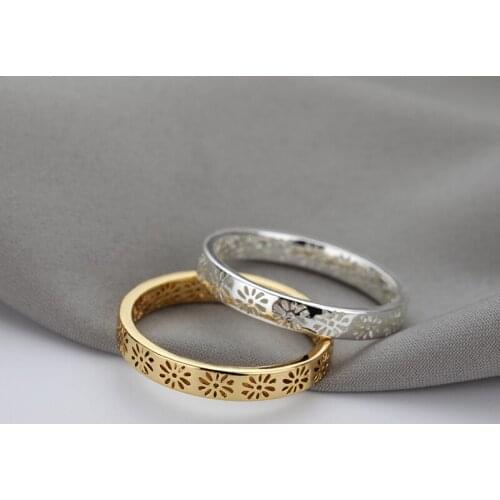Romantic Hollow Metal Floral Gold Index Finger Rings For Women Man Korean Fashion Gold Plated Sweet Flower Rings For Girl BFF