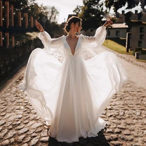 Sexy Long Puffy Sleeves Beach Wedding Dress Simple Boho Open Back Deep V Neck High Slit Bridal Gowns Chiffon Party Gown