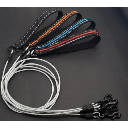 Anti bite steel wire dog traction rope medium and large dog golden hair walking rope pets traction reflective steel wire rope