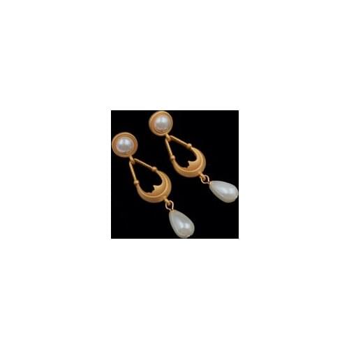 European and American retro extravagant face small pearl pendant earrings