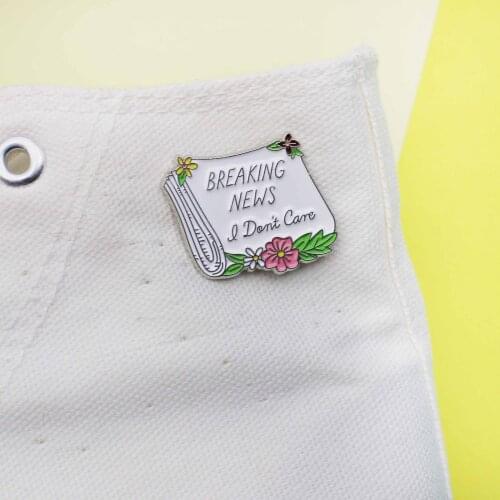 White newspaper flowers Enamel Pin Creative Badge Brooch jewelry