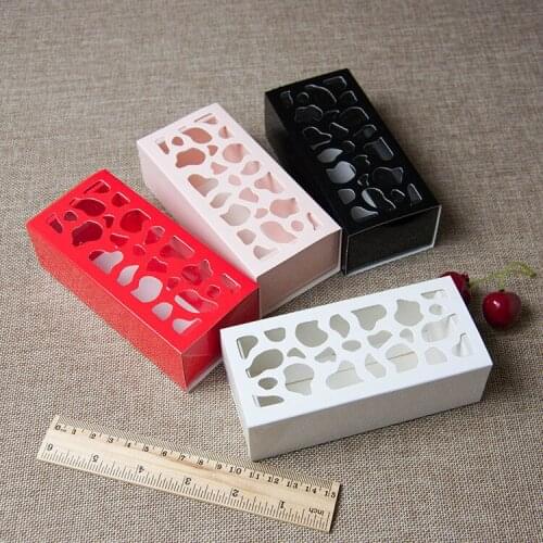 500pcs Random Color Hollow Pattern With Film Cake Biscuit Box Macaroon Box With PVC Window Brand New