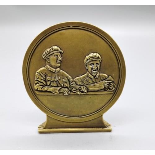 Chinas Retro Pure Brass Great leader Chairman Mao Zedong Round Tags badge crafts statue Blessing Great Man small Furnishing