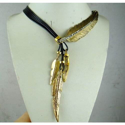 Women Necklace Alloy Feather Statement Necklaces Pendants Vintage Jewelry Rope Chain Necklace Women Accessories for Gift