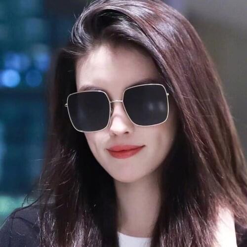 Sunglasses Women Trending Vintage Metal Frame Couples Square Grade Sun Glasses Fashion Black Lenses Luxury Designer Mens Glasse