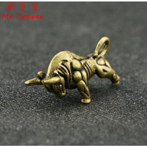Retro Copper Animal Home Decor Brass Wall Street Bull Figurines Sculpture Car Keychain Pendant Accessories Cow Statue Desk Decor