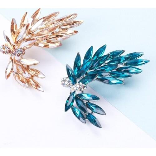 Crystal AB Rhinestone Decoration Golden Metal Blue Crystal Bowknot Brooch Pin Women Party Jewelry Fashion Costume Accessories