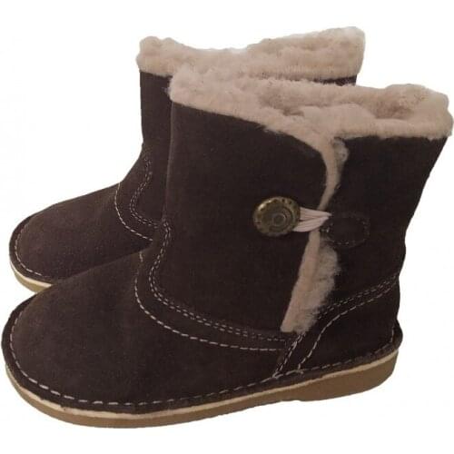 Baby booties in teddy bear serraje leather by Conguitos