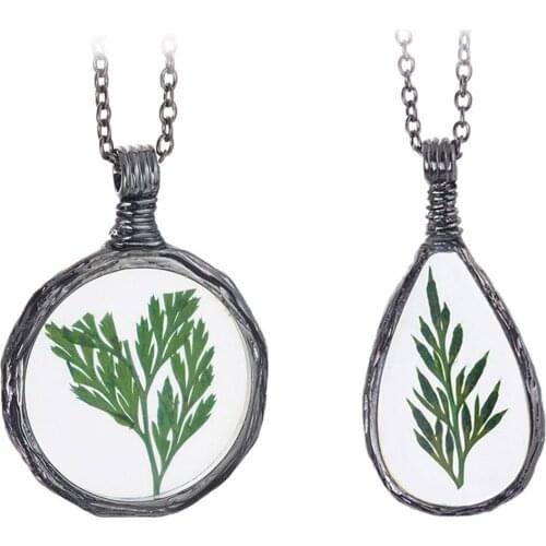 Handmade Boho Transparent Resin Green Plant Leaves Necklace Vintage Round Water Drop Pendant Necklace For Women