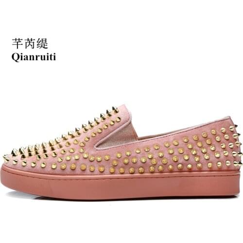 2019 Punk Style Spike Men Shoes Gold Color Rivets Flat Low Top Round Toe Slip-on Men Runway Shoe Chaussures Hommes