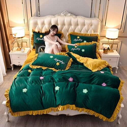 Dark green and yellow baby velvet comfortable and warm four-piece quilt cover
