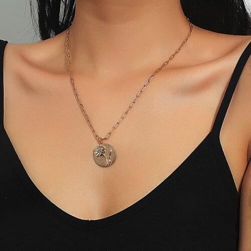 Fashion Gold Rose Flower Round Pendant Necklace Charming Womens Metal Clavicle Chain Jewelry Wedding Party Accessories