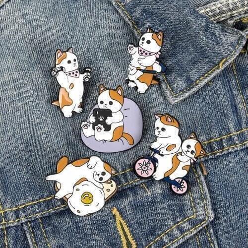 Cute Cat Enamel Pins Alloy Soft Pin Cartoon Brooches Lapel Pin for Women Men Coat Sewing Accessories Wholesale
