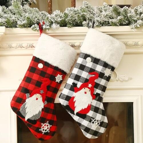 2pcs Christmas Party Tree Hanging Decor New Year Red Black Plaid Fluffy White Edge Santa Stocking Sock Kids Gift Candy Bags