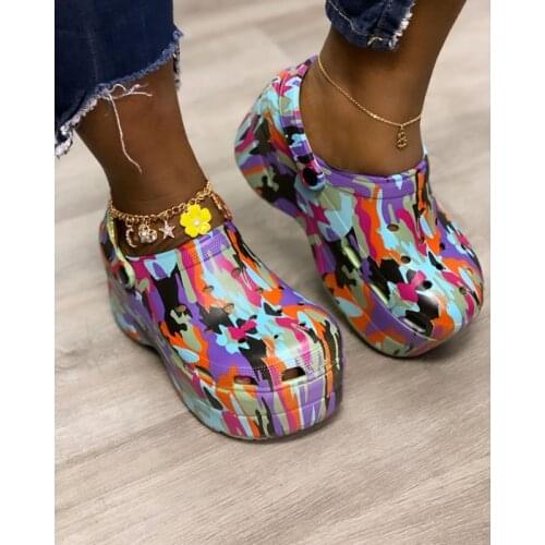 2021 Summer New Womens Sandals High Heel Slippers Hole Shoes Fashion Printing Garden Shoes Outdoor Casual Womens Shoes