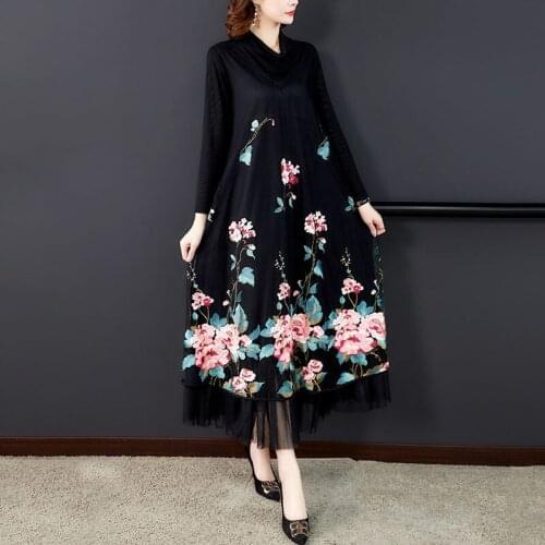 2021 Ladies Vintage Embroidered Dress Autumn And Winter New Noble Fashion Full Sleeve Ethnic Style Long Dress Female Robes y1521