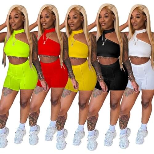 Solid Color Halter Round Neck Sleeveless Sexy Crop Top Vest & Shorts Two Piece Sets Women 2021 Fashion Casual Suits